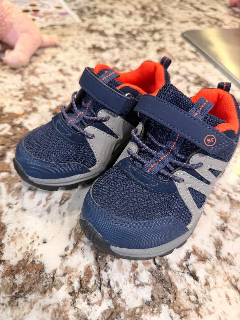EUC Stride Rite Artin Sneaker